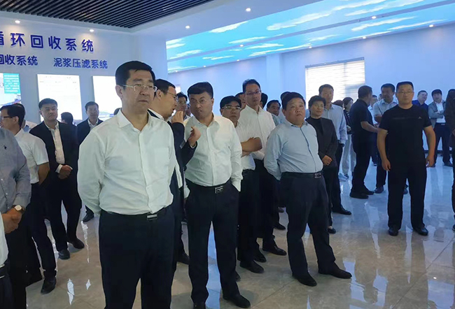 賈汪區(qū)區(qū)領導蒞臨瑞杰機械指導工作!